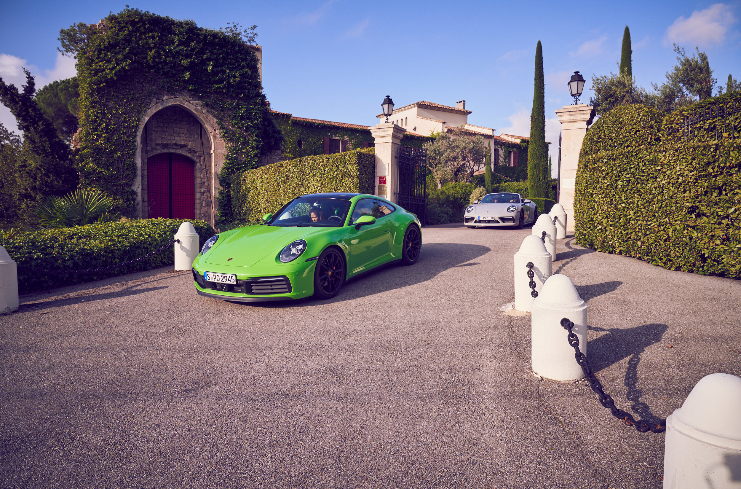 Bright green 911 leaves the hotel