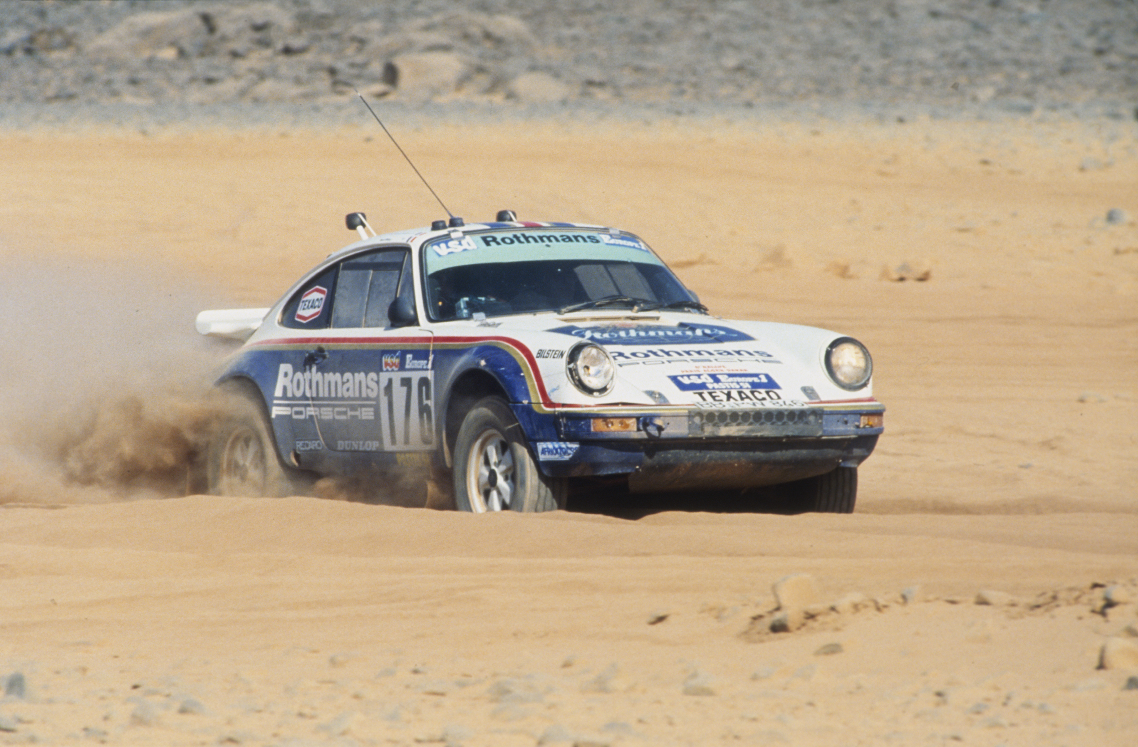 Porsche 953 driving through the desert