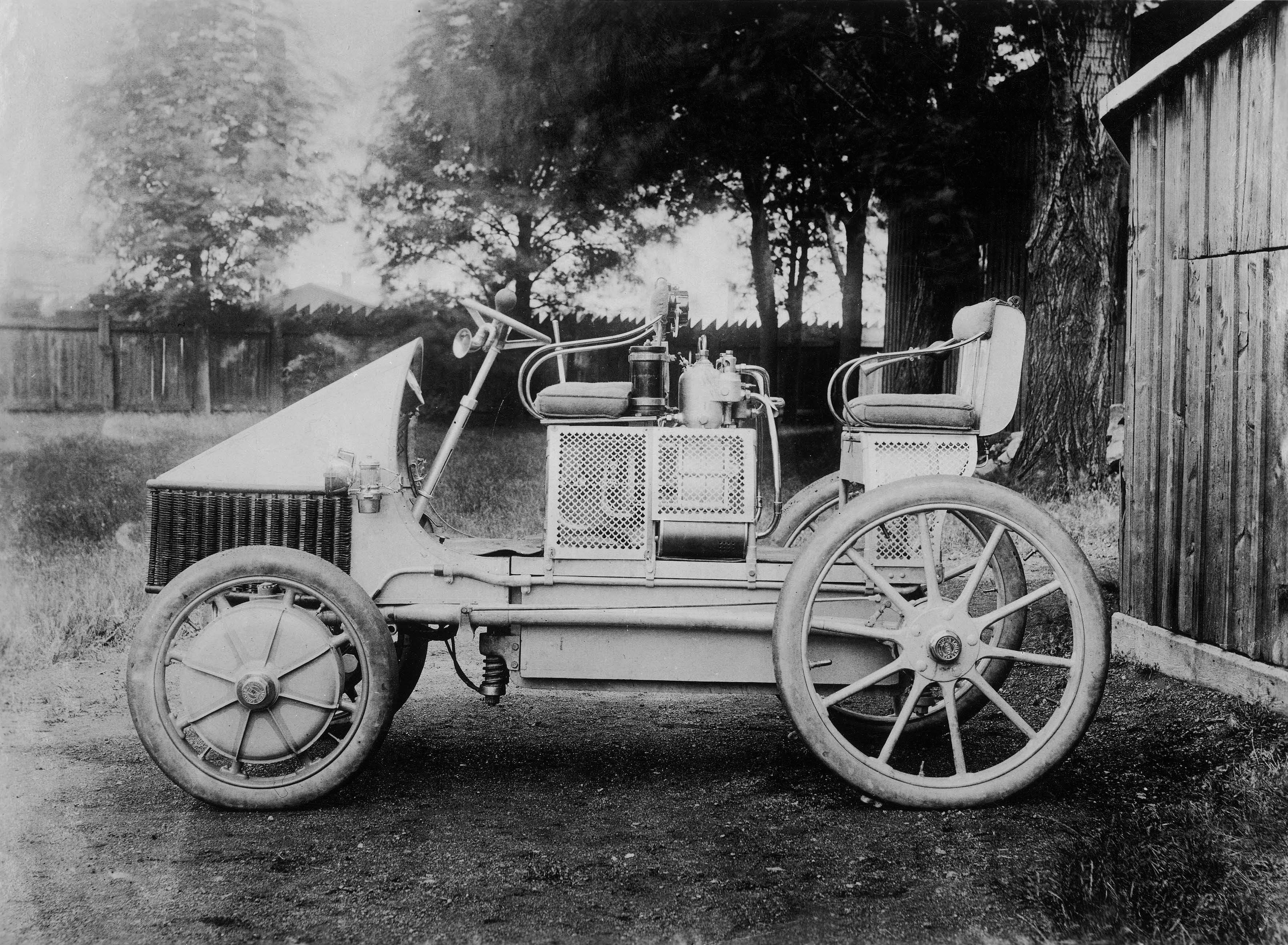 Early hybrid car from turn of 20th Century