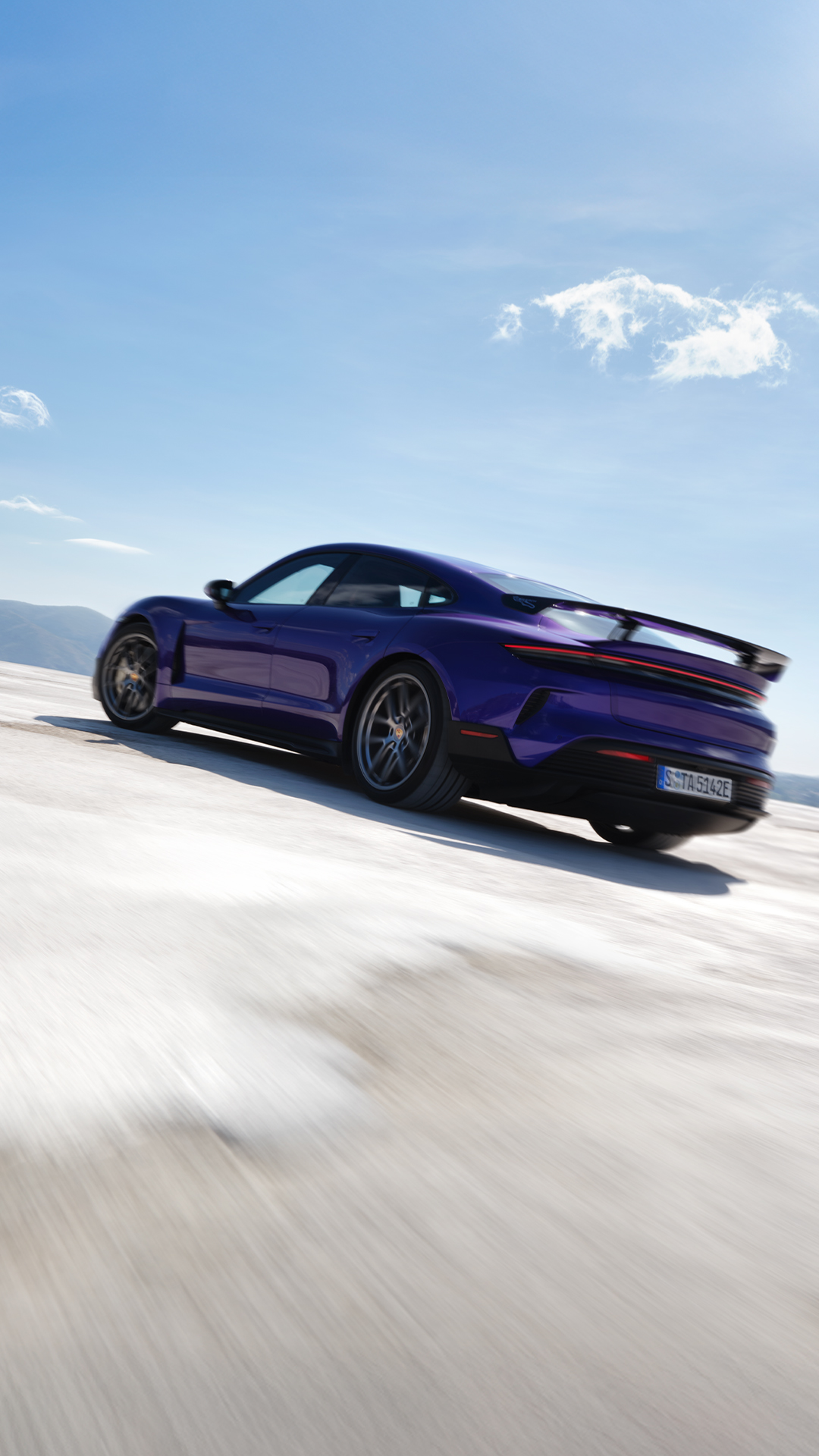 Porsche Taycan Turbo GT with Weissach Package mobile 2