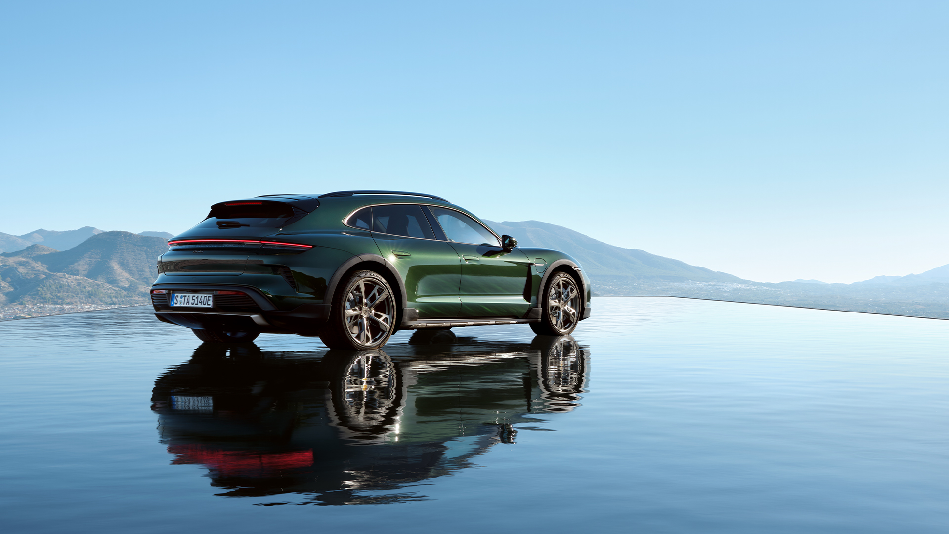 Porsche Taycan Cross Turismo desktop 1