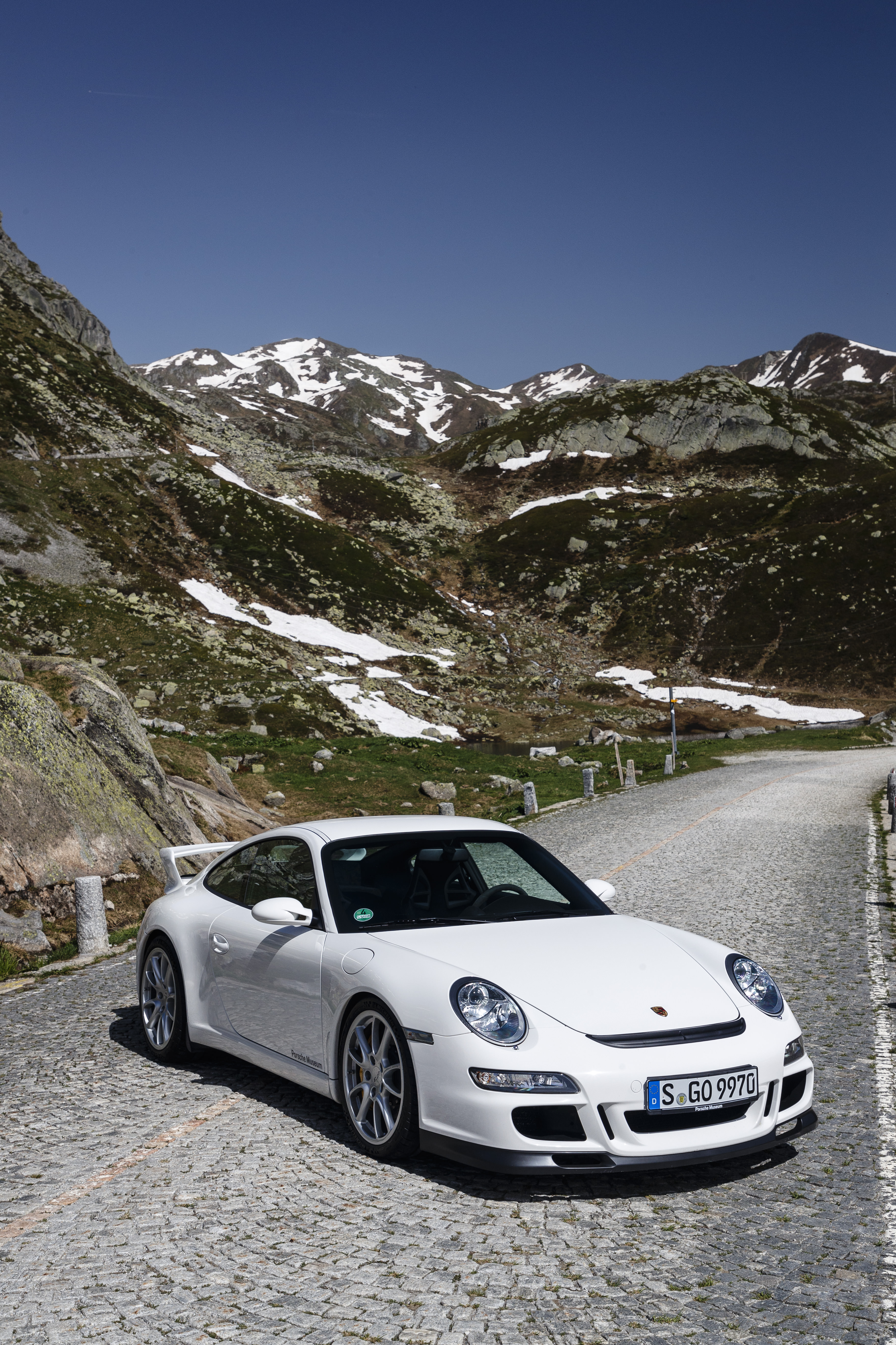 The Porsche 911 GT3 (997) parked up with mountains behind