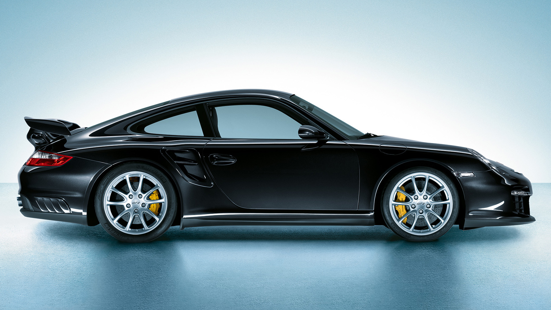 Side profile of Porsche 911 GT2 type 997 black_desktop
