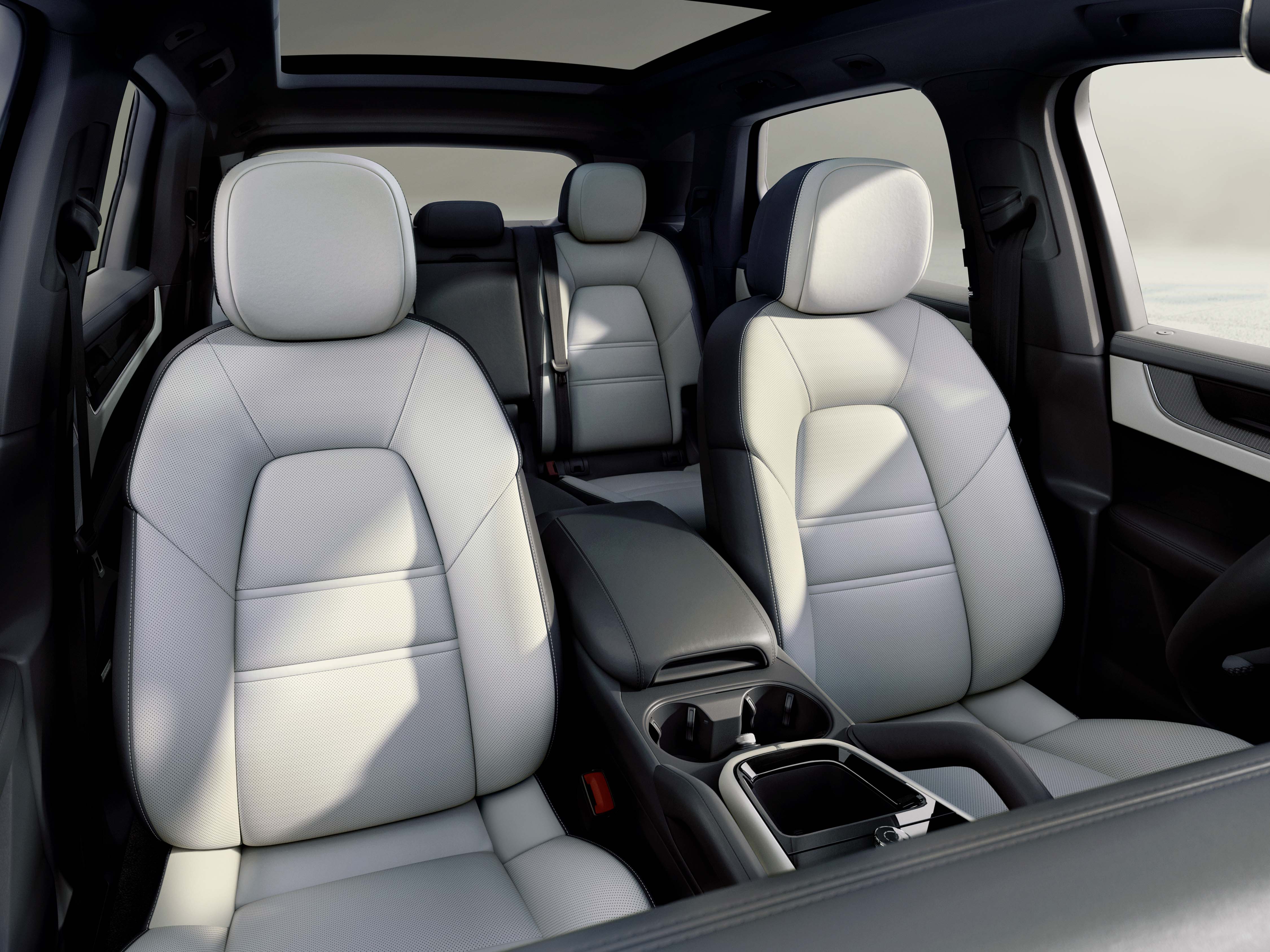 Front and rear seats in the new Porsche Cayenne