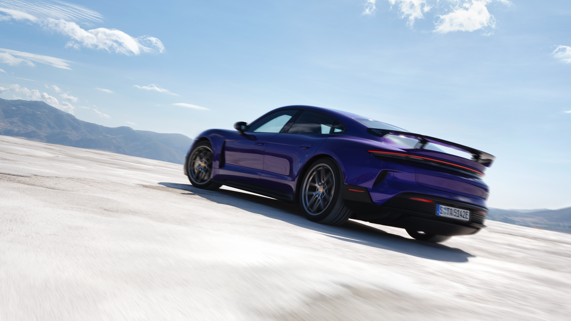 Porsche Taycan Turbo GT with Weissach Package desktop 4