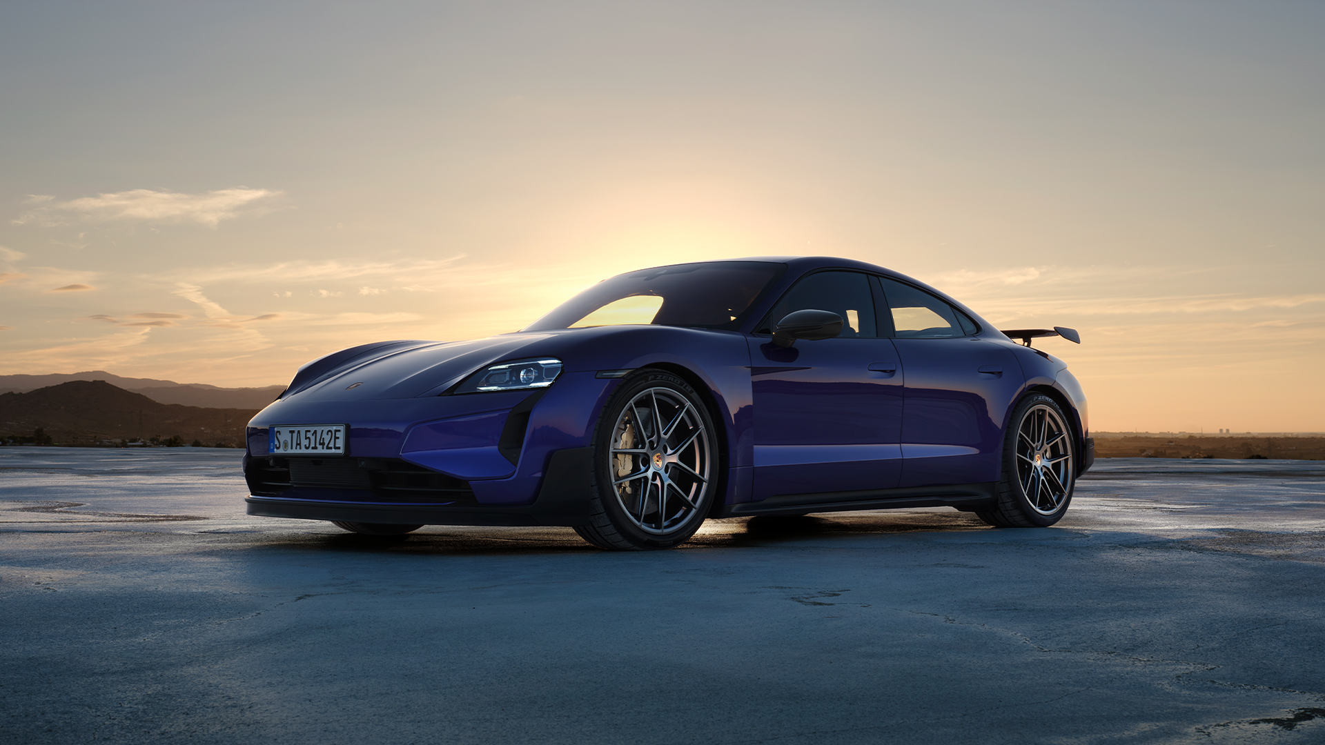 Porsche Taycan Turbo GT with Weissach Package desktop 1