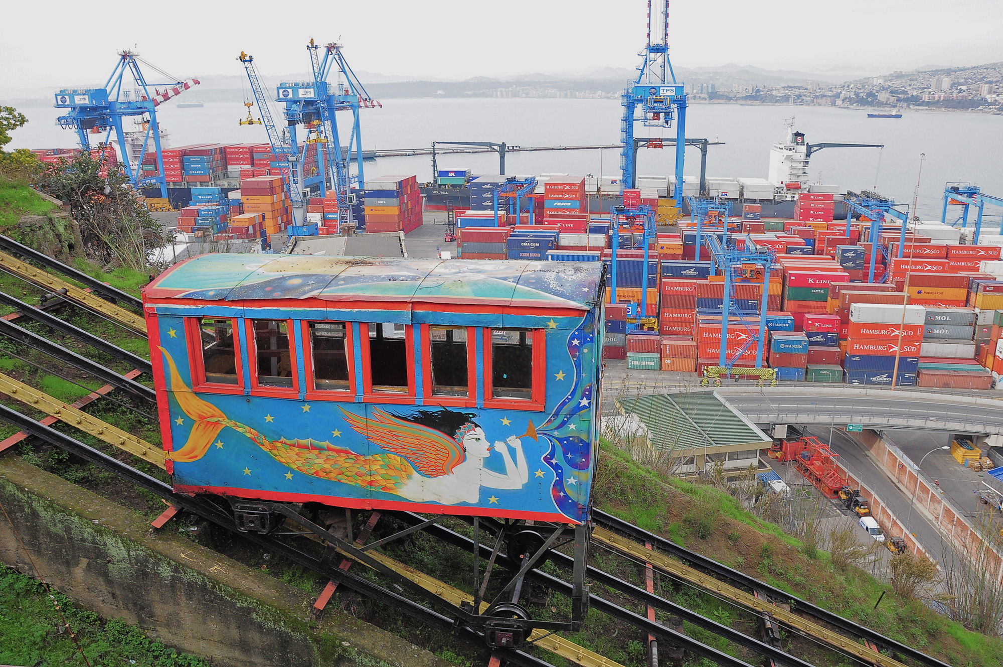 Historic funicular with a vista over the port of Valparaíso, Chile
