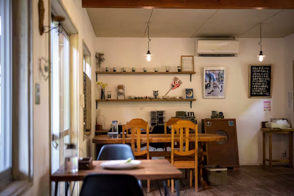 Hidden Gem Cafe Interior - Cozy Atmosphere