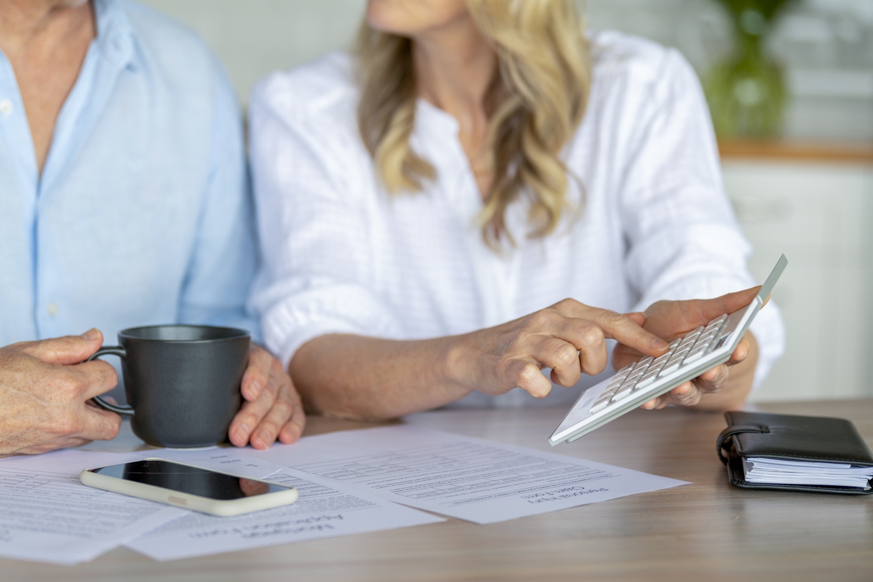 Can I change mortgage lenders when refinancing a home loan?