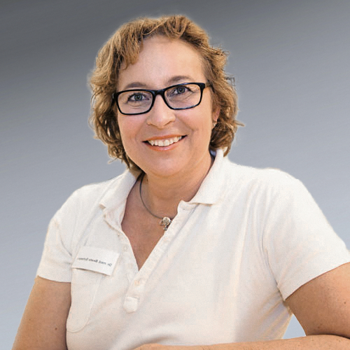 Porträt von Dr. Beate Schwarz.