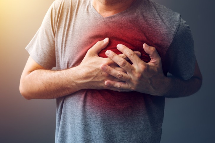 Ein Herzinfarkt zeigt sich z.B. in Form von Herzinfarkt Symptome wie Brustenge (med. Angina pectoris).