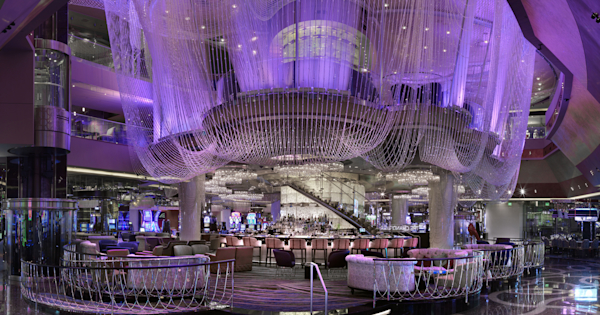 Cosmopolitan Las Vegas Chandelier Bar