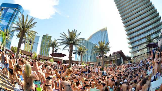 Las Vegas Hotel Pool Pools Cabanas The Cosmopolitan Marquee Dayclub Pool An Exciting Extension Of Nightclub