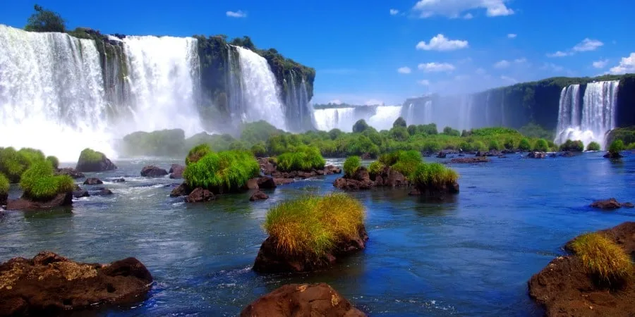 2500x1250_attila-jandi_shutterstock_iguazu-falls.jpg