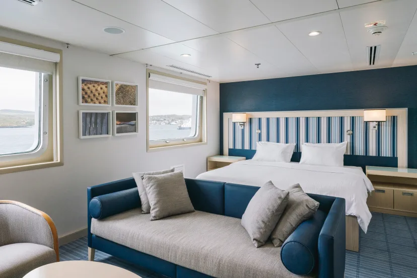 Bedroom and living space in the Darwin Suite (DS) onboard MS Santa Cruz II. Credit: Clara Tuma 