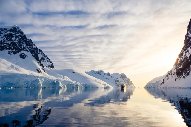 Préparez votre prochaine aventure en Arctique, Antarctique, aux Galápagos et plus encore.