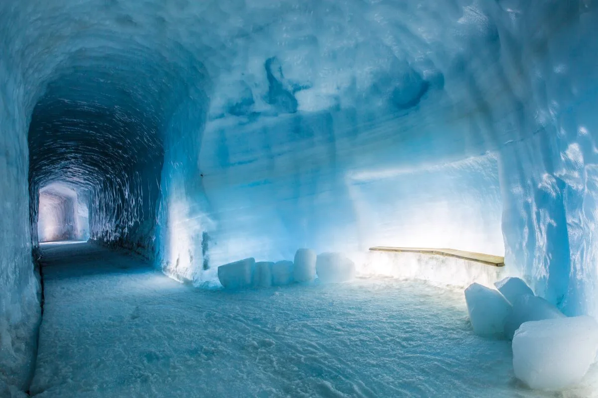 Ice cave tour, Borgarfjörður. 