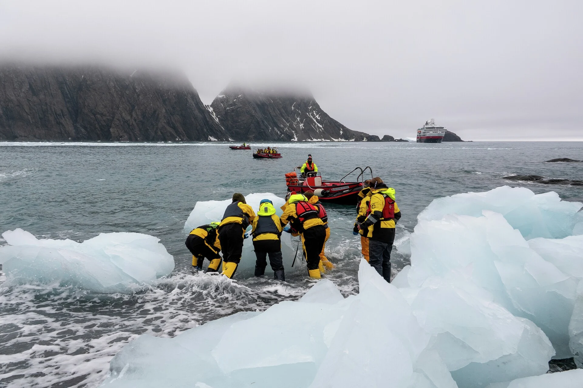 Expedition-Team-Antarctica