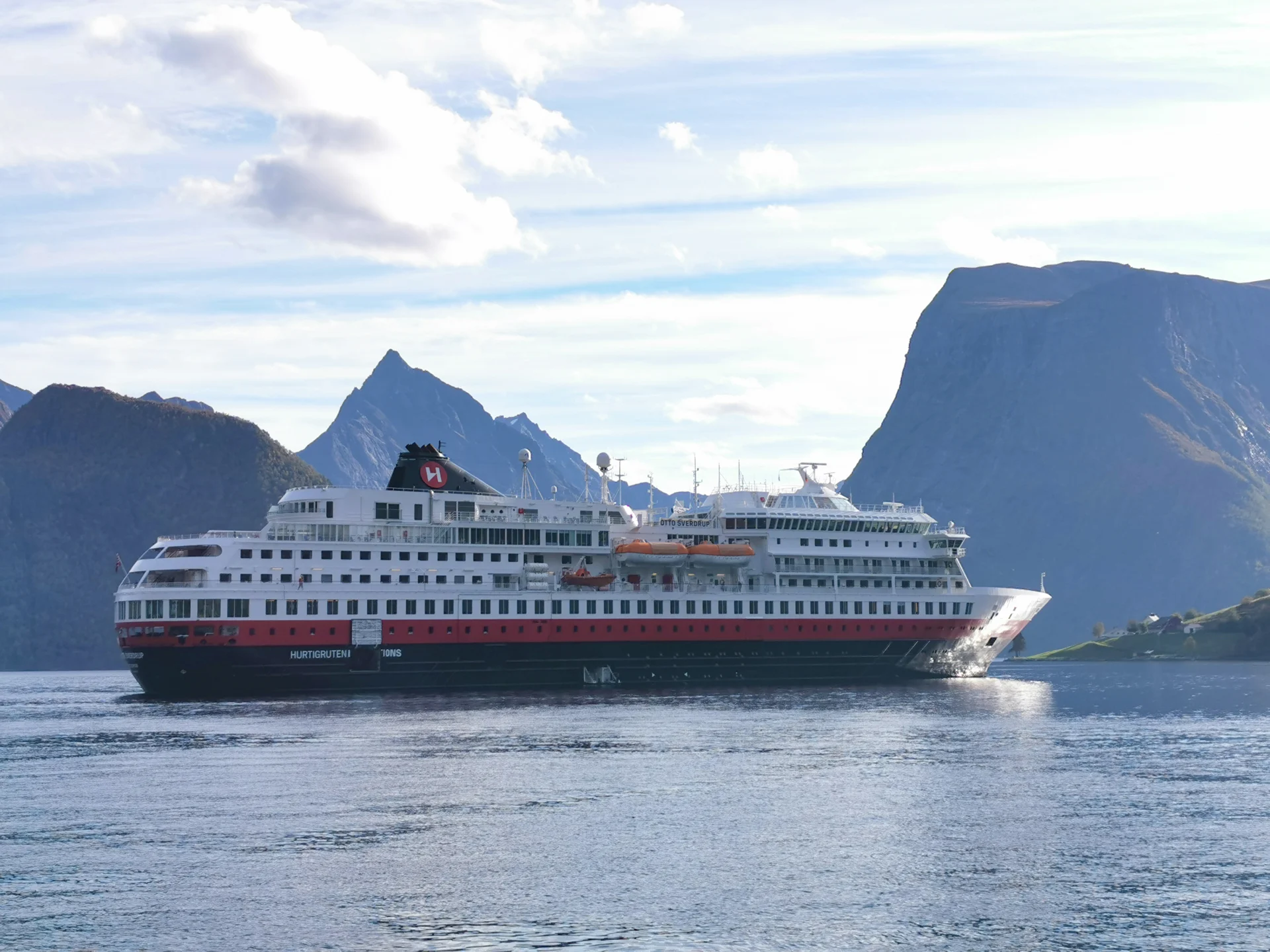 MS Otto Sverdrup in Sæbø in the Hjørundfjord, Norway. 
Photo: Tor Arne Aasen, Samferdselsfoto