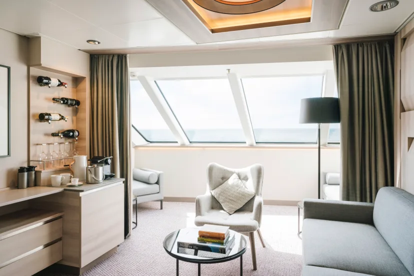 Living space in the Large suite | With balcony (MD) onboard MS Fridtjof Nansen. Credit: Clara Tuma