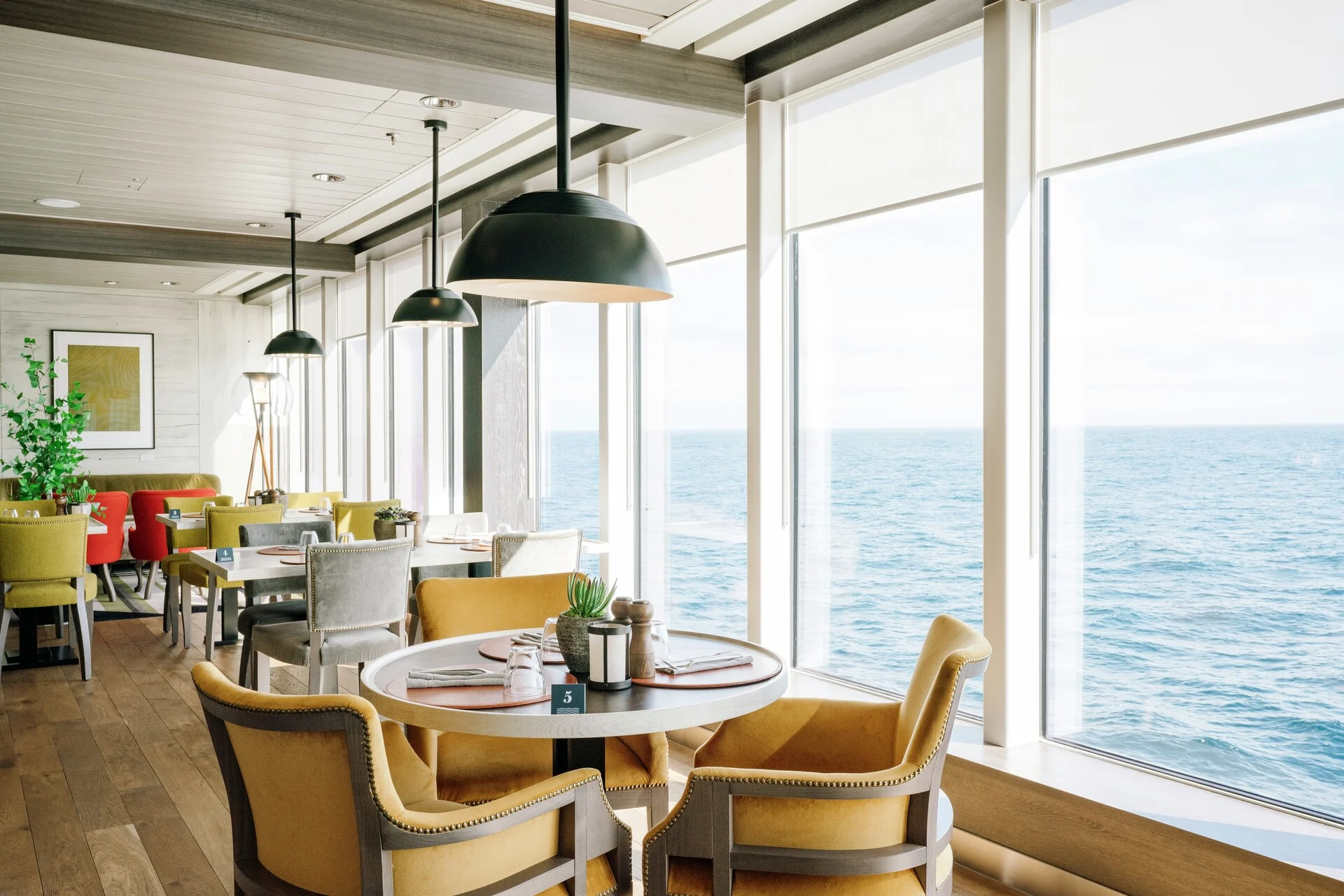 The relaxed atmosphere of Fredheim Restaurant on board MS Fridtjof Nansen. Credit Clara Tuma