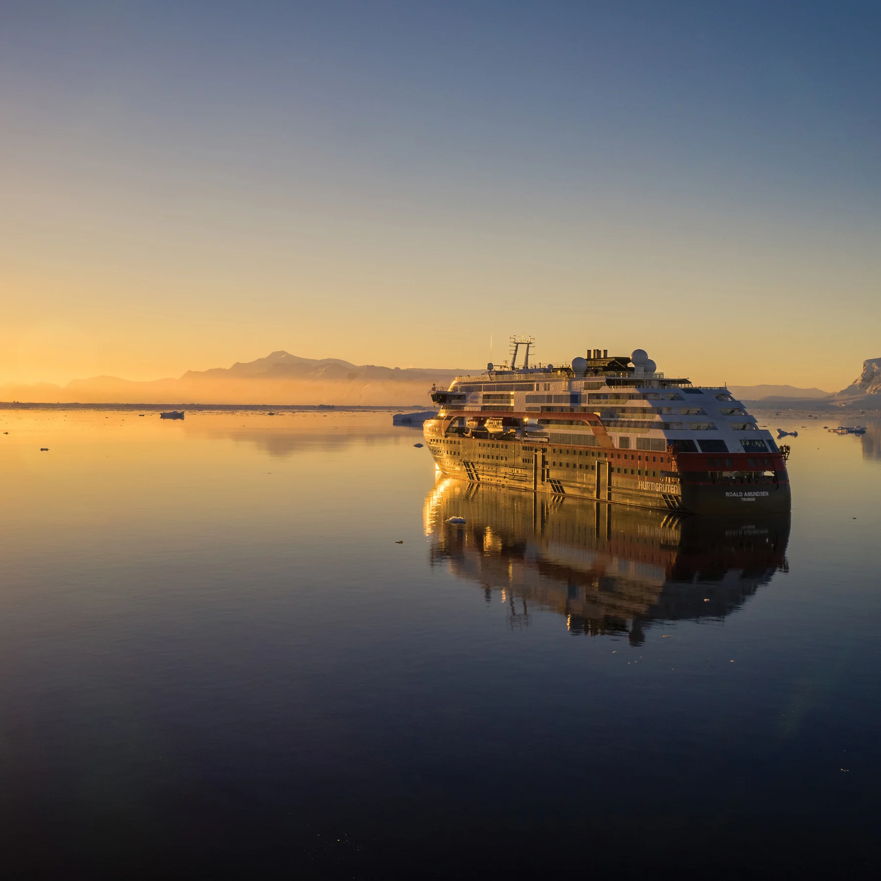 A calm sailing across the Drake Passage. Credit: HX Hurtigruten Expeditions.