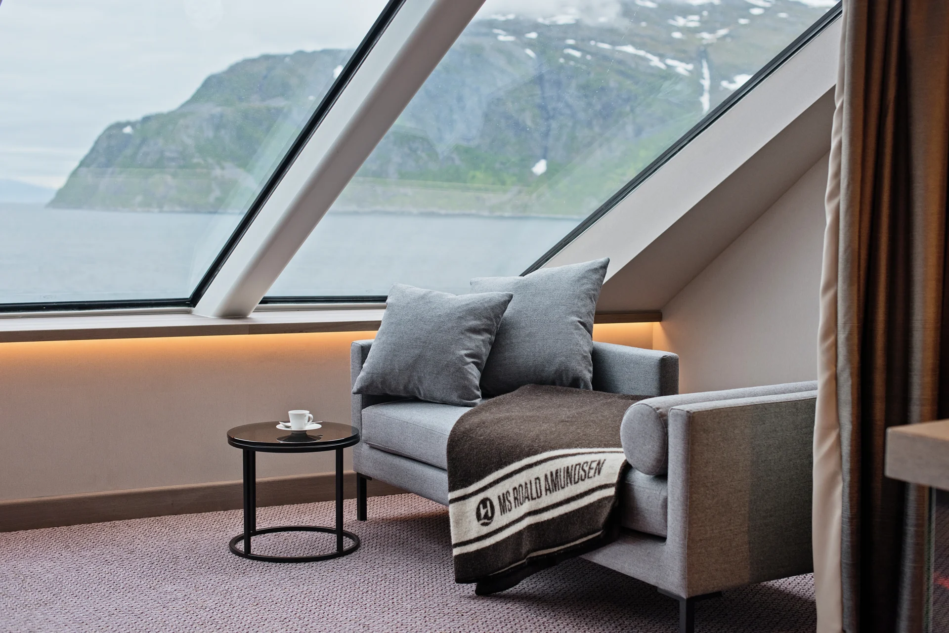 Expedition Suite (MA) onboard MS Roald Amundsen. Credit: Agurtxane Concellon. 