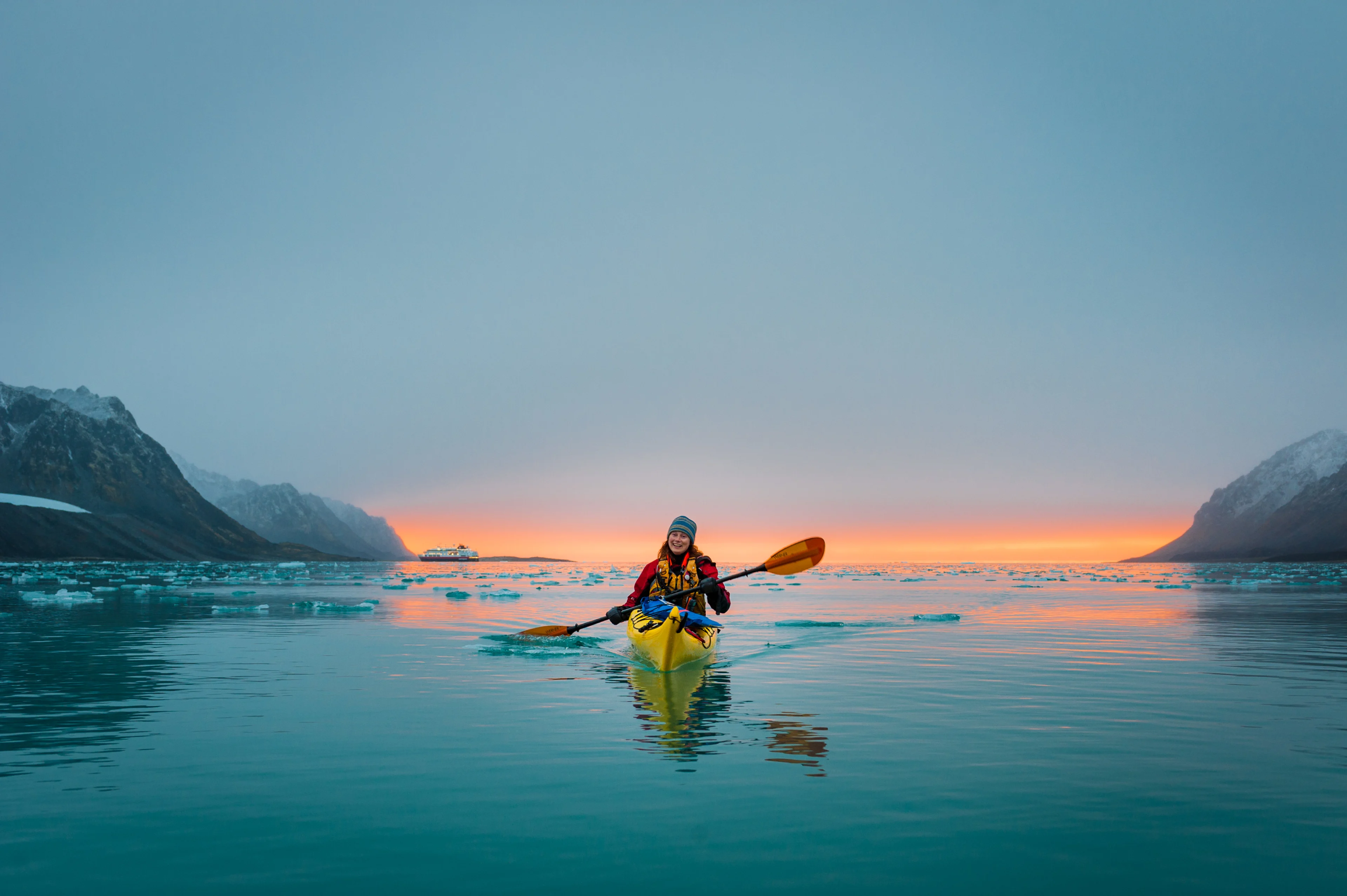 Kayaking-Magdalenefjord-Svalbard-HGR-109215- Photo Photo Competition