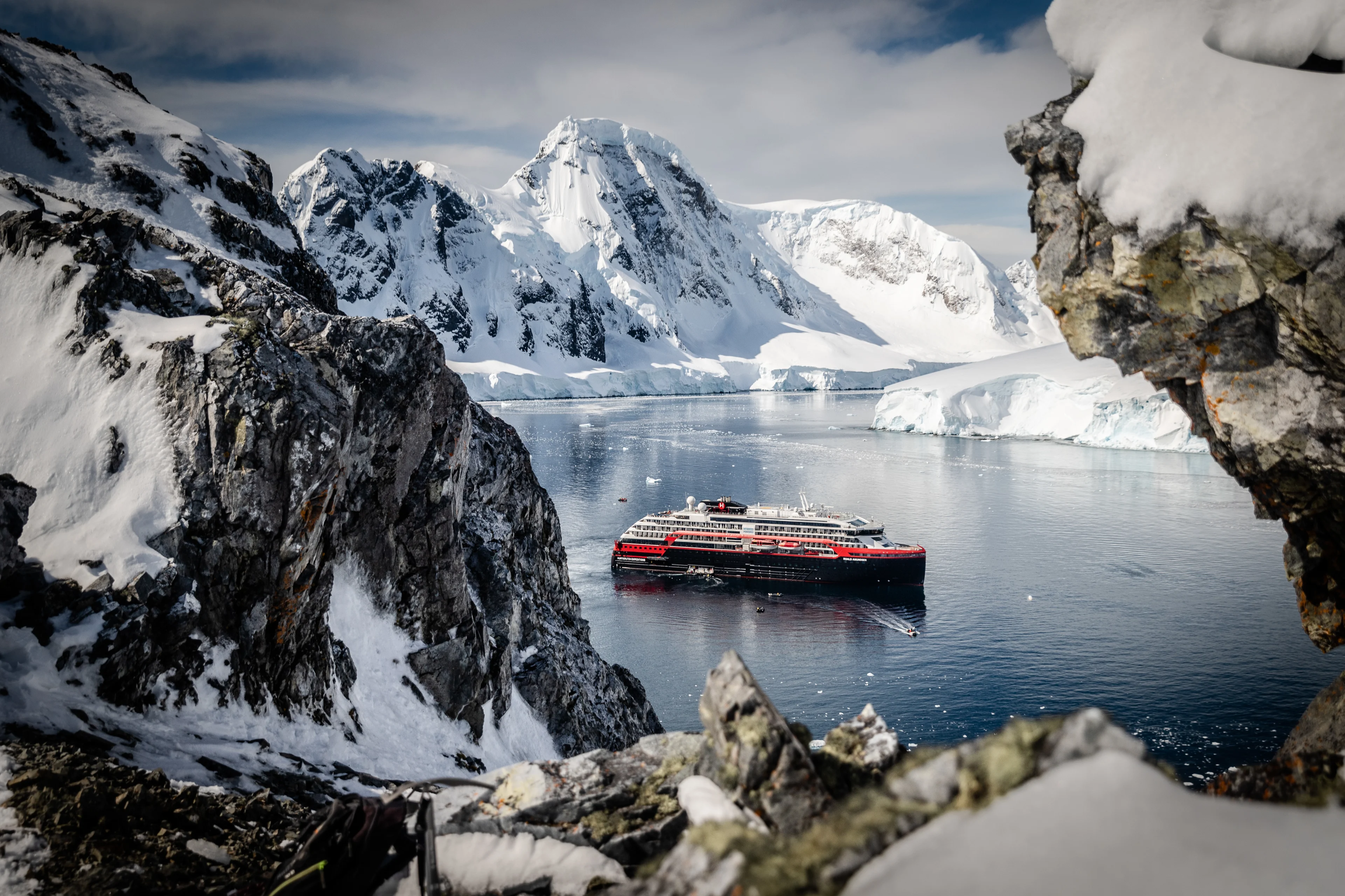 Orne-Harbour-Antarctica-HGR-152325- Photo Oscar Farrera