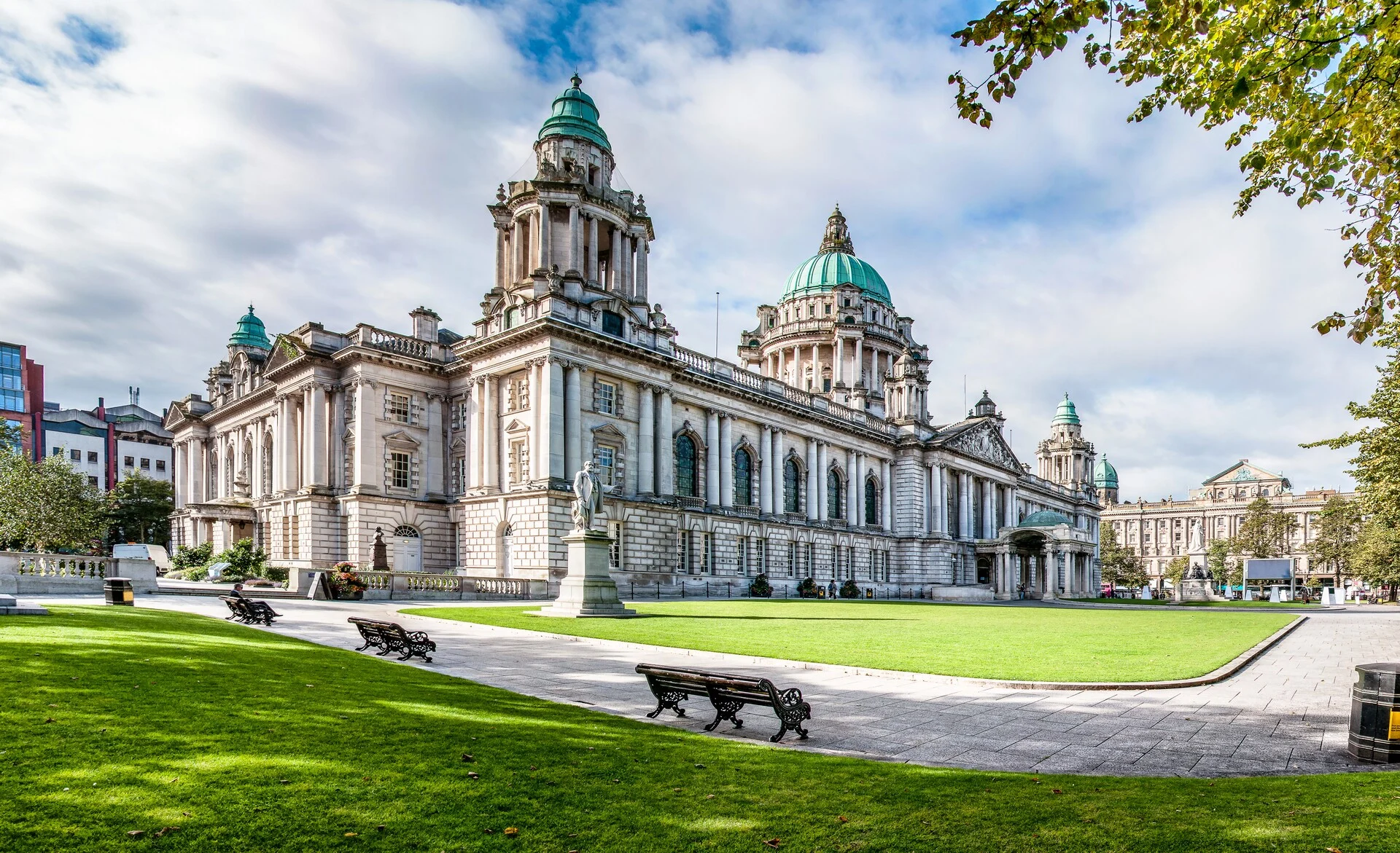 Belfast City Hall. Credit: Nahlik / Shutterstock /Hurtigruten