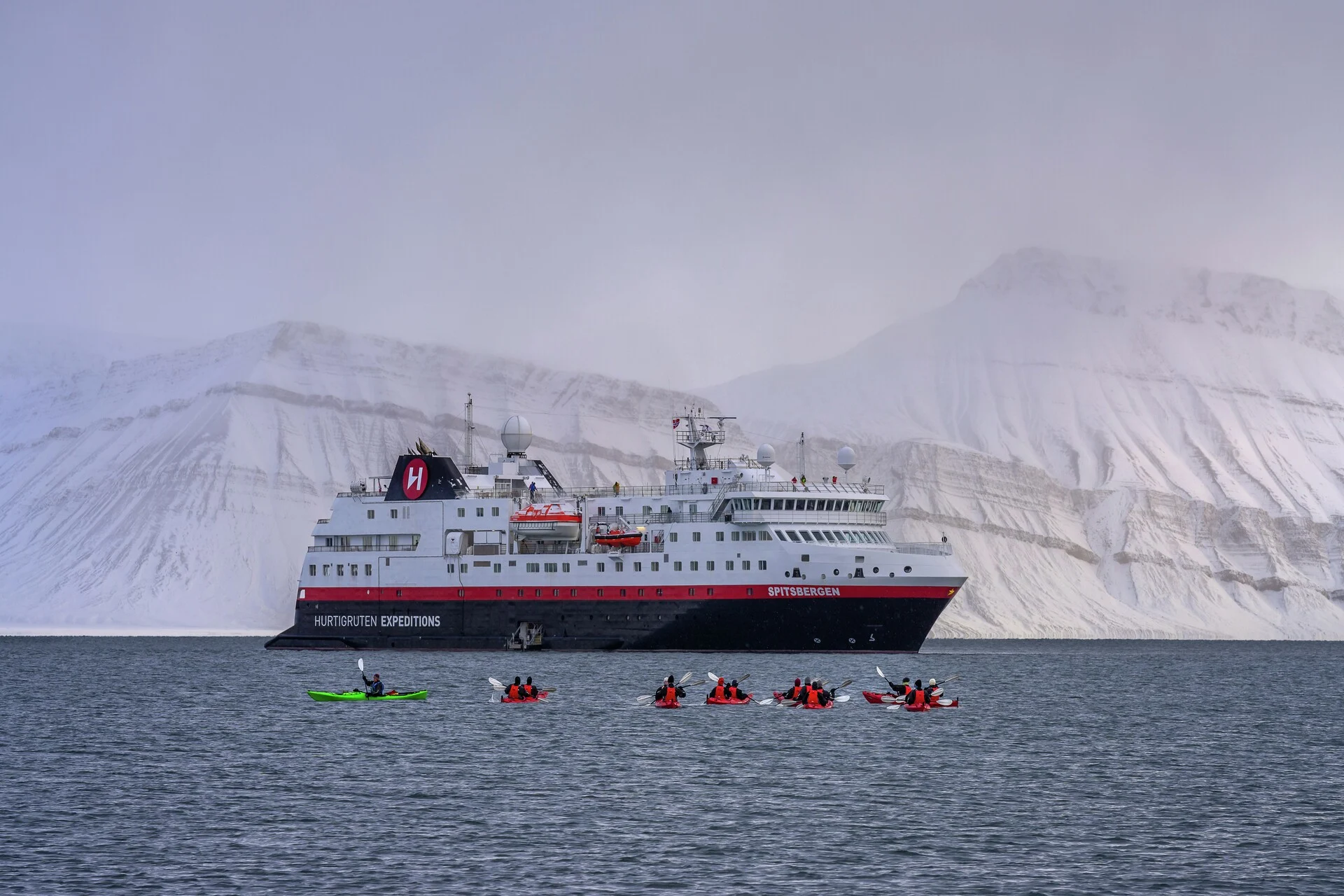 Spitsbergen rundt: I isbjørnens rike | Med et utvidet opphold i Longyearbyen