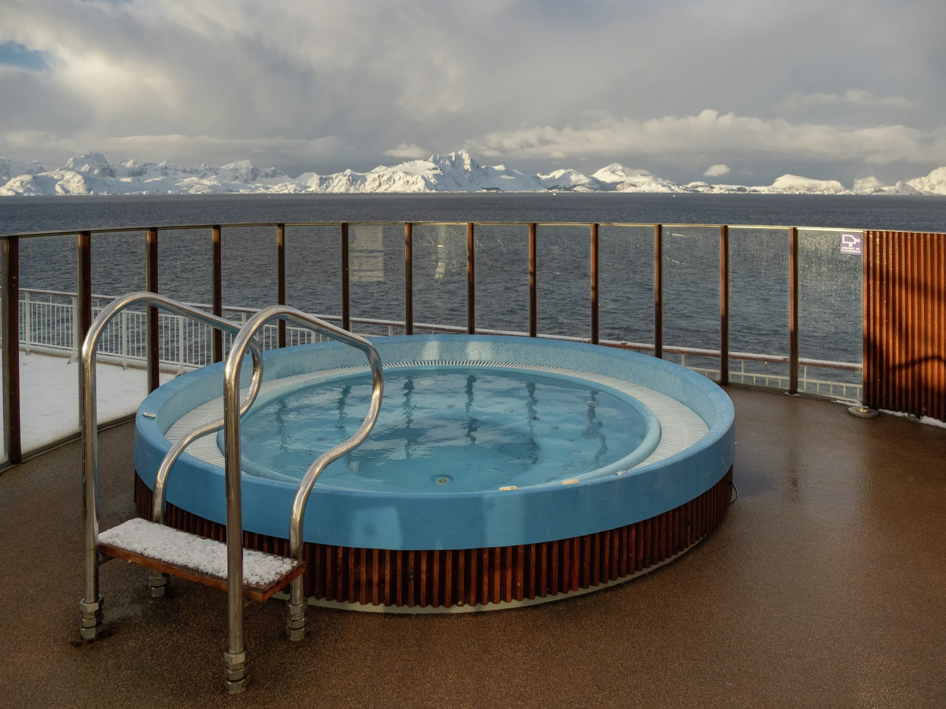 The jacuzzi on board MS Maud. Photo: Espen Mills