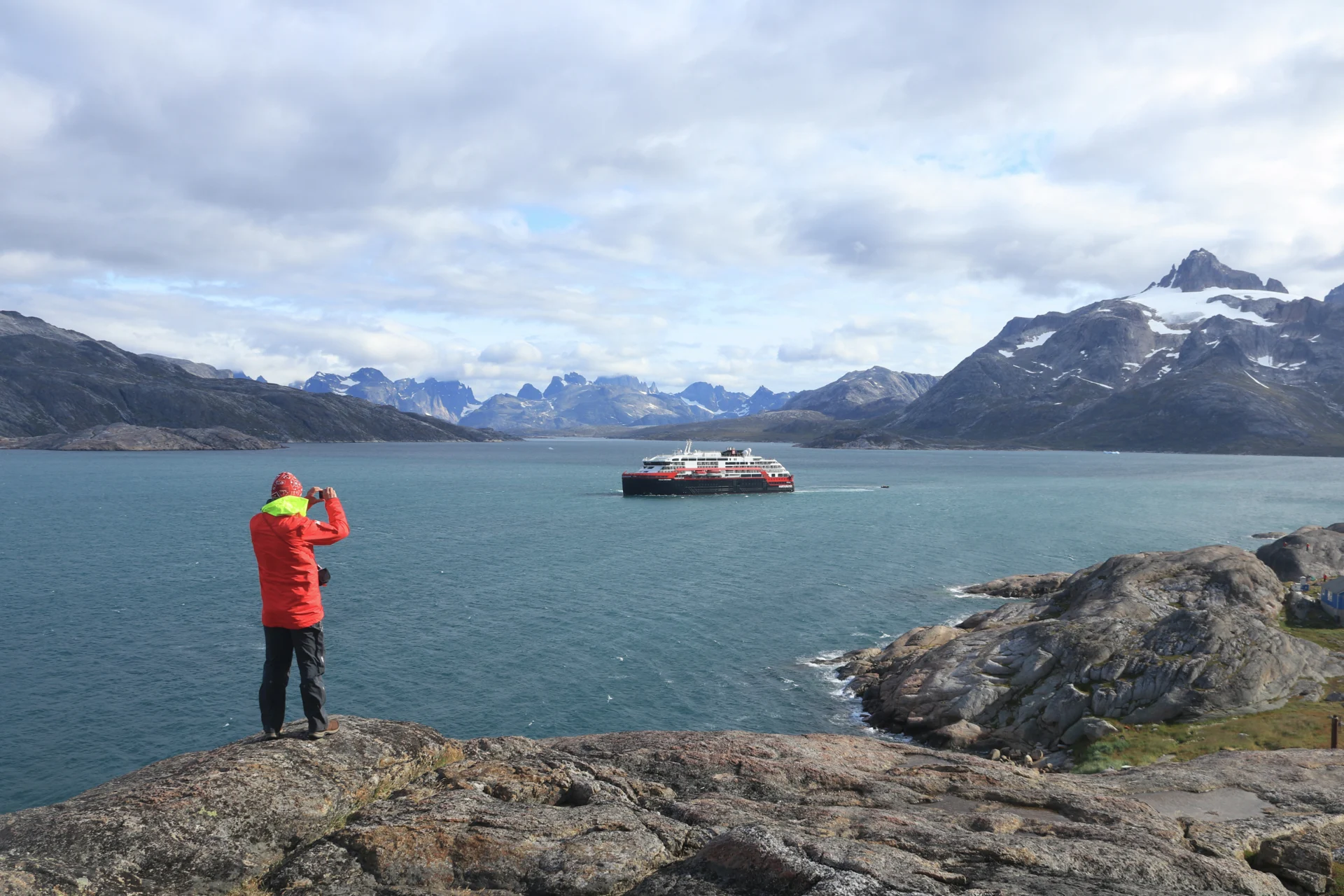 A guest photographing MS Roald Amundsen in Kujalleq, Greenland. Credit: Arnau Ferrer