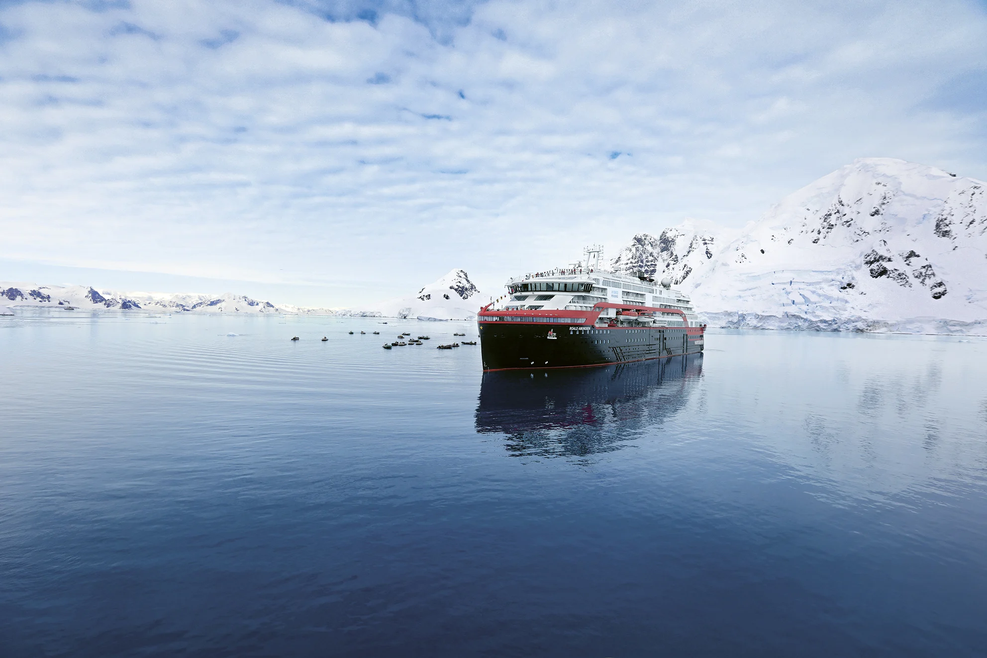 RA_Naming_Ceremony_Antarctica_HGR_140635_RGB_72dpi