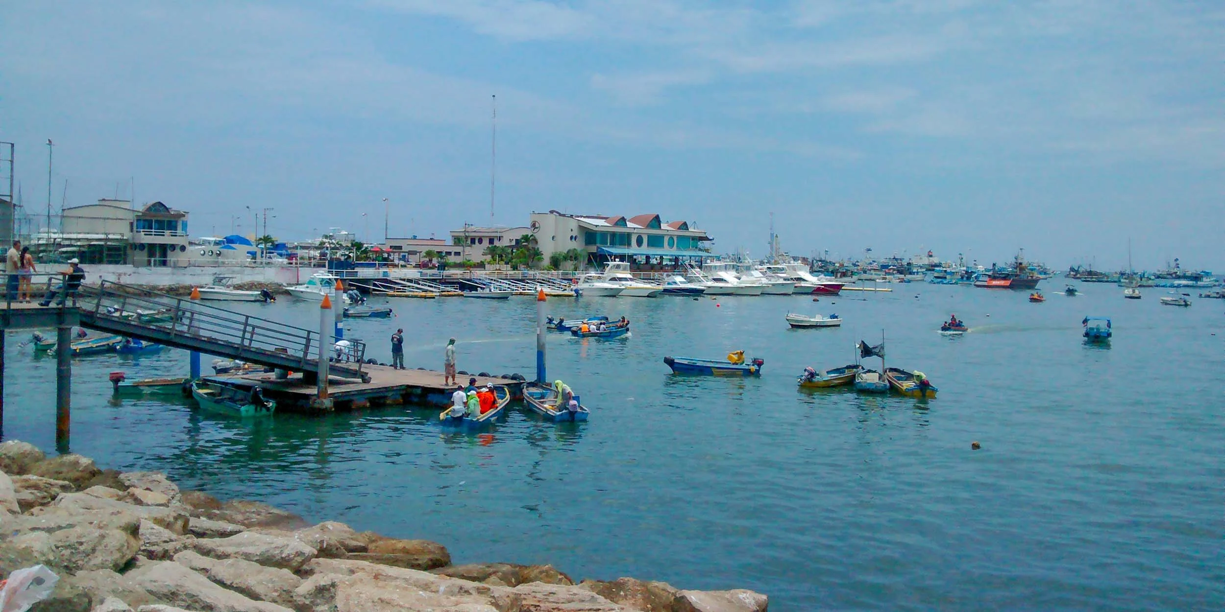 03-manta_ecuador_fishing_portshutterstock_585438254_2500x1250.jpg