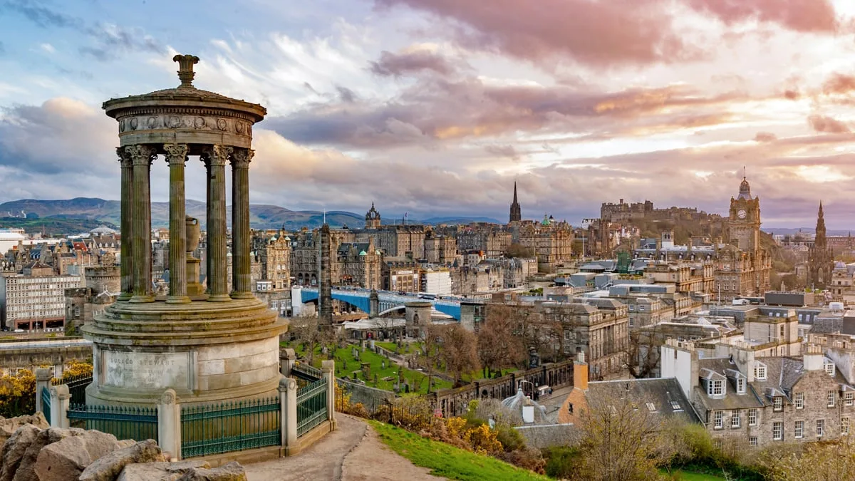 edinburgh-scotland-hgr-152091-photo_shutterstock_web.jpg