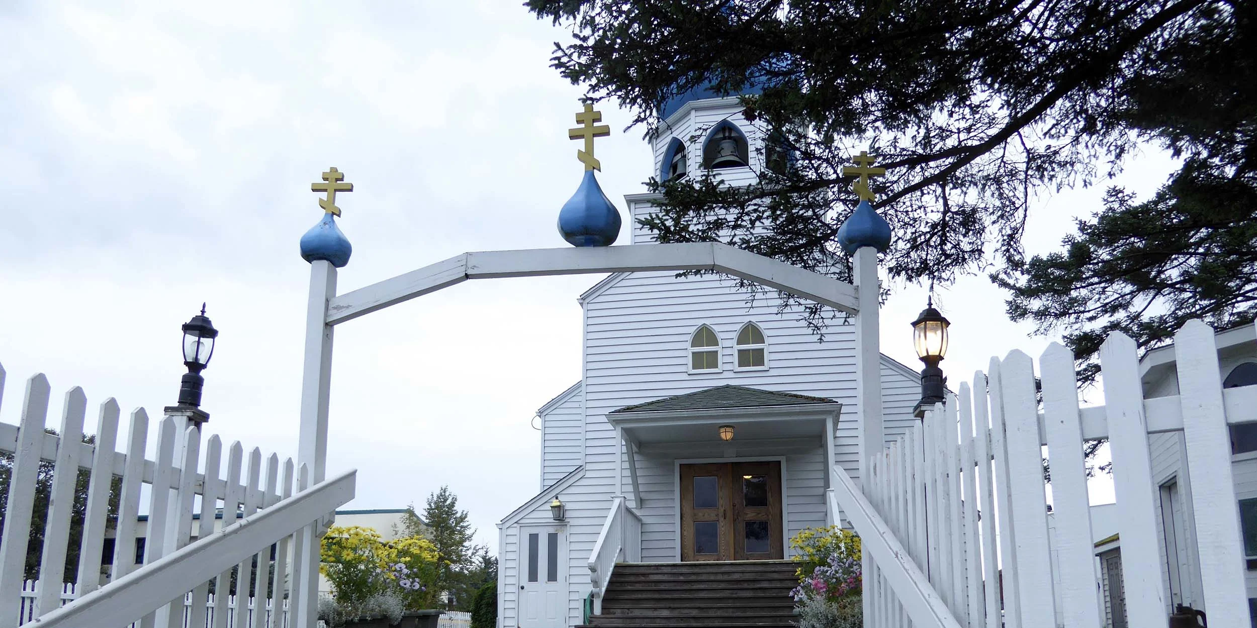 09-sitka_alaska_churchshutterstock_2500x1250.jpg