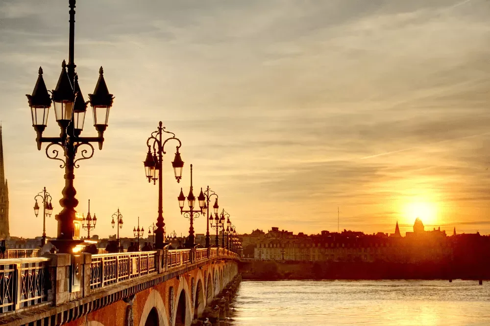 Pourquoi vivre à Bordeaux ? Les 10 raisons de WorldRemit — free download
