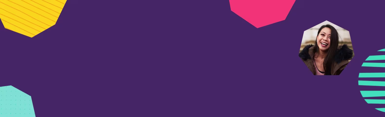 Junge philippinische Frau mit Pelzkragen, die in die Kamera lacht