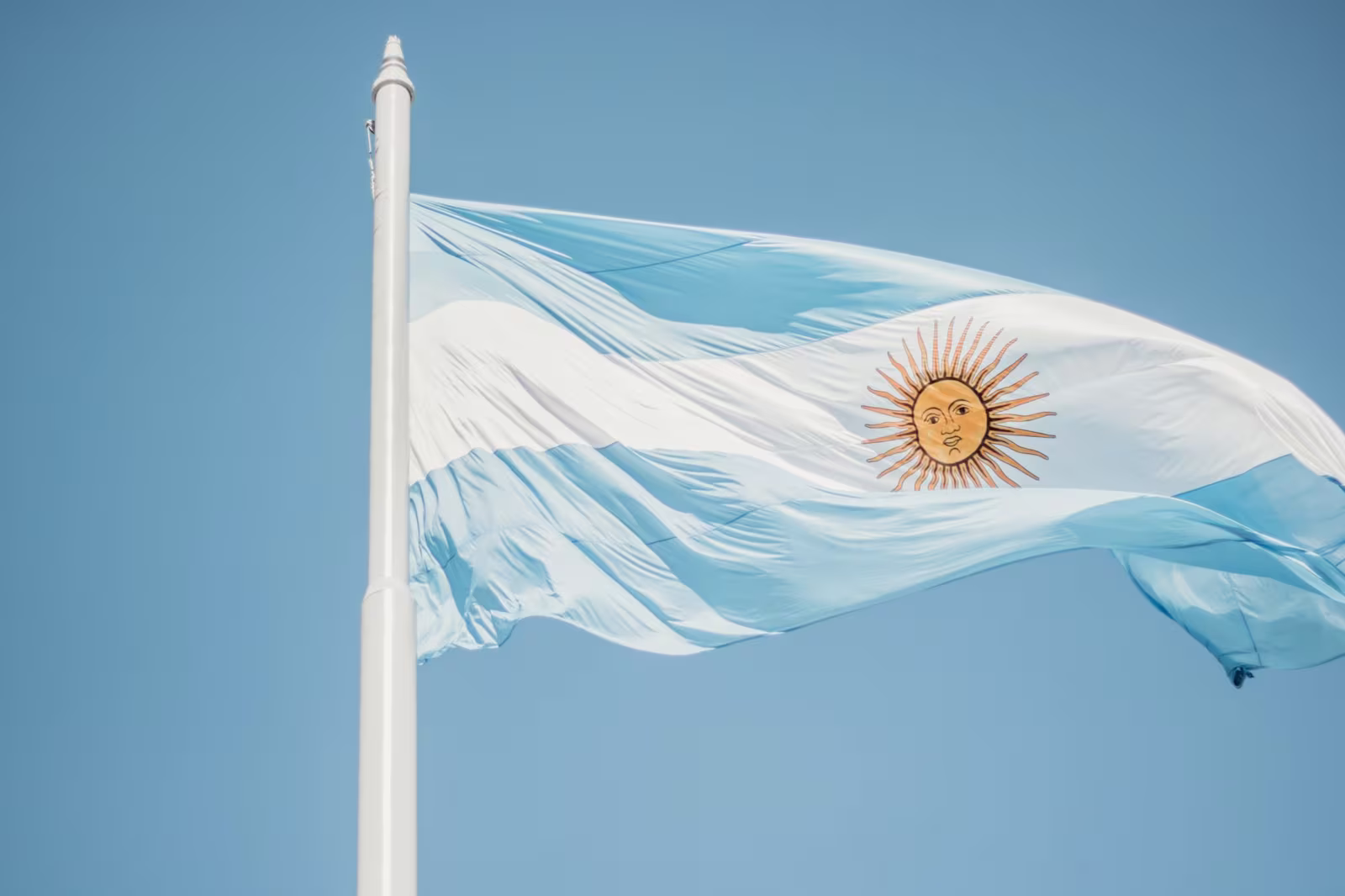 Bandera de argentina ondeando