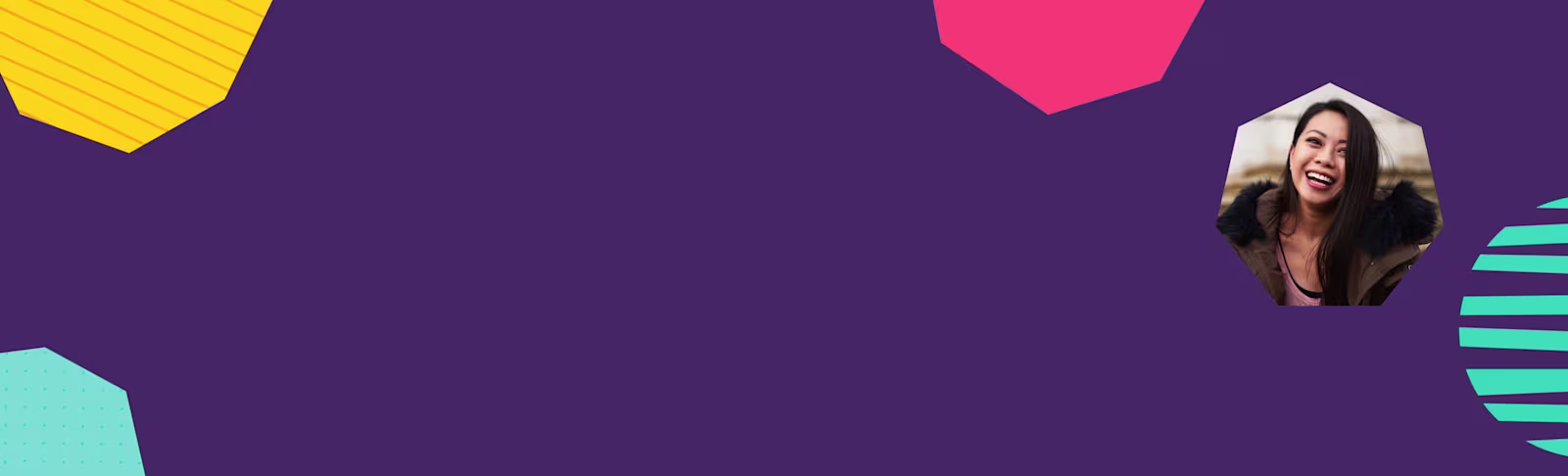 Jonge Filipijnse vrouw met bontkraag die naar camera lacht