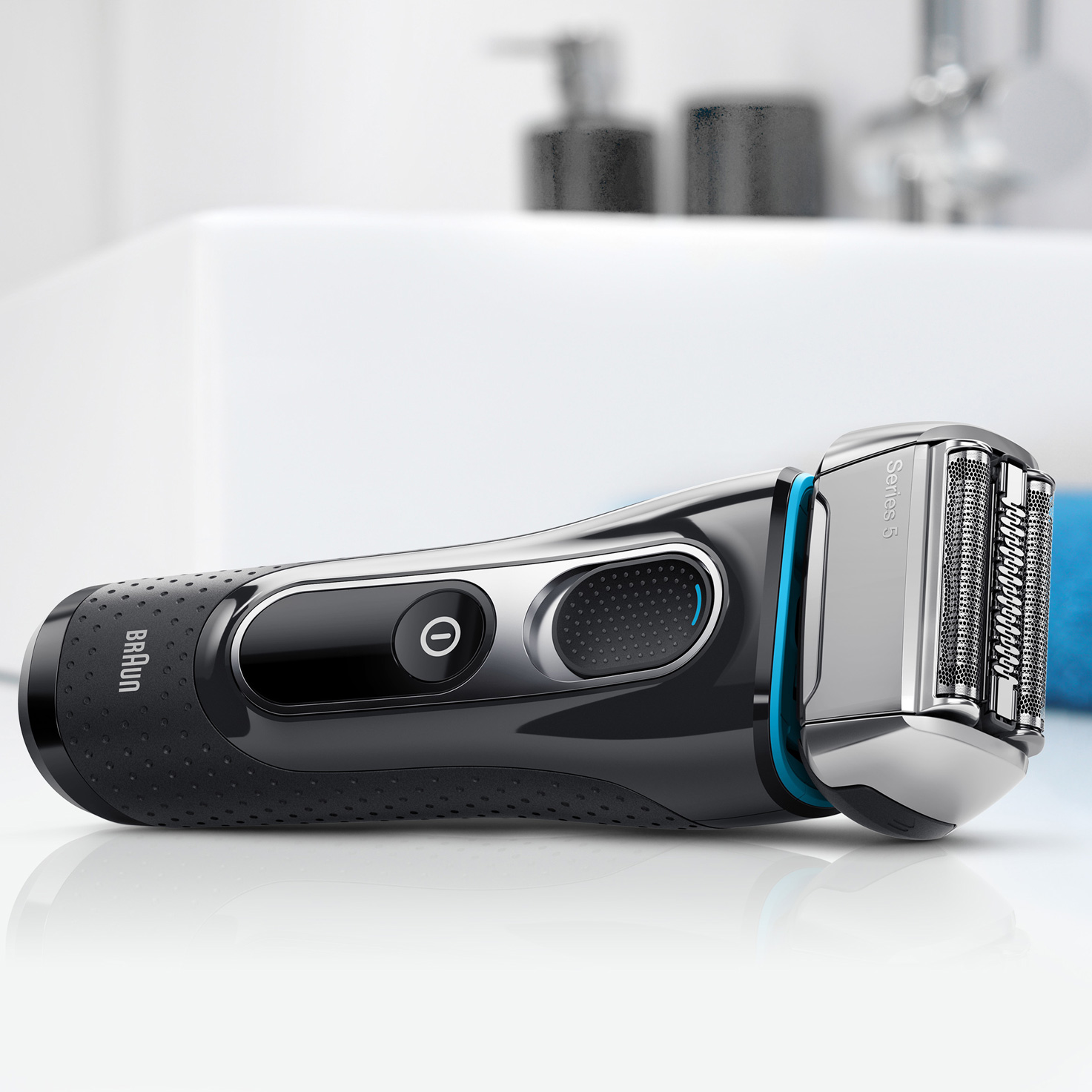 Series 5 black/blue with Clean&Charge station