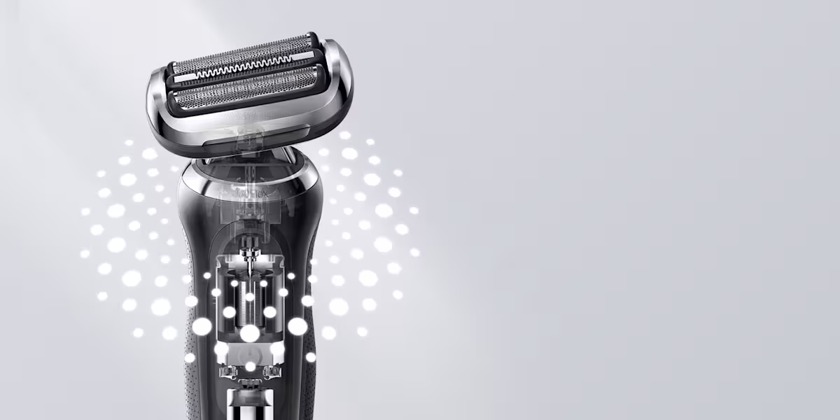 Braun electric shaver with cutaway view showing internal 360Flex mechanism and multi-blade foil head