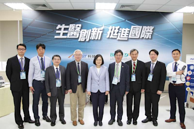 總統蔡英文視察竹北，關注醫材創新