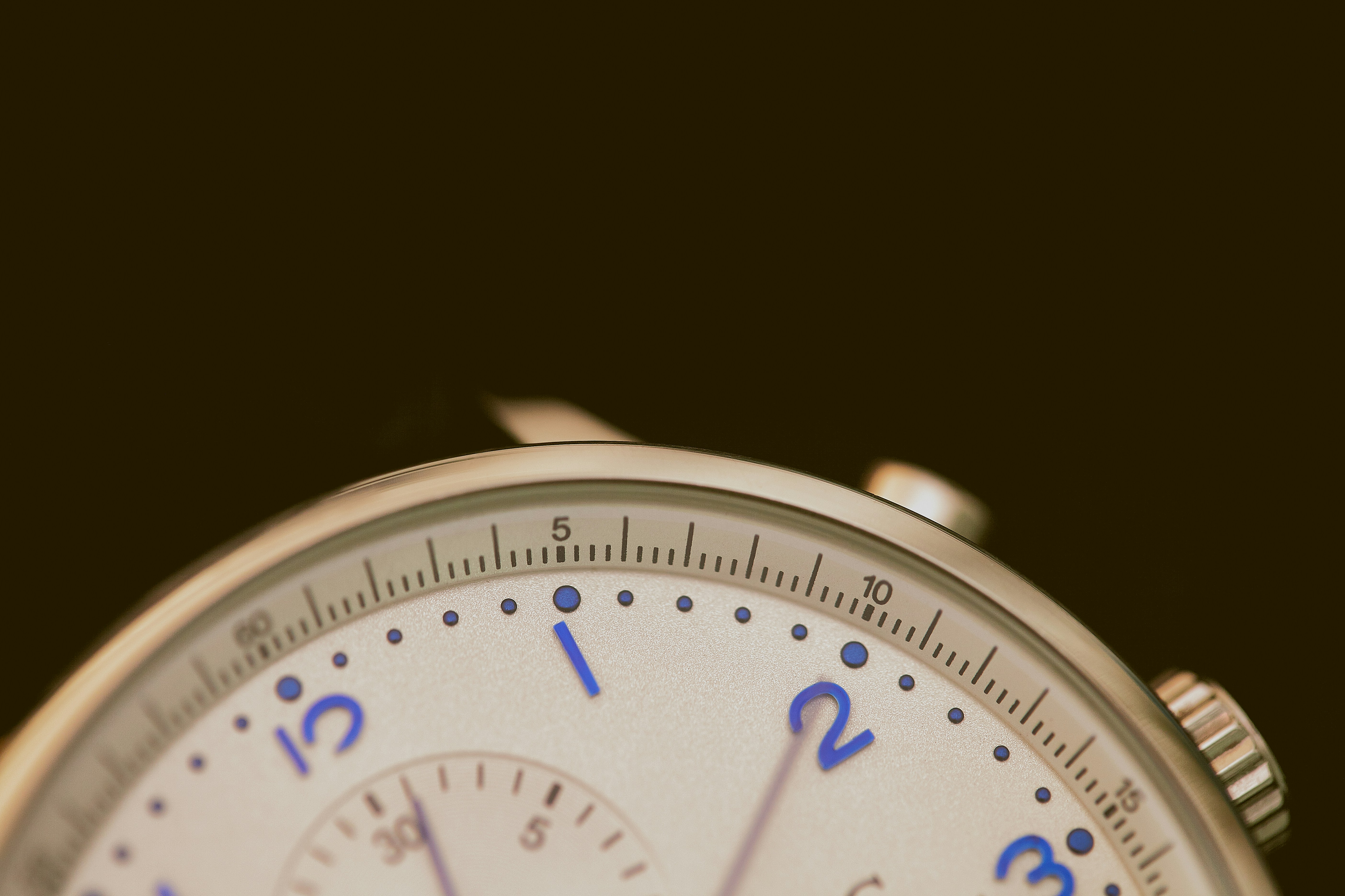 Photo by Agê Barros (https://unsplash.com/@agebarros) on Unsplash (https://unsplash.com/photos/closeup-photo-of-gray-chronograph-watch-Yx1ZkifiHto)