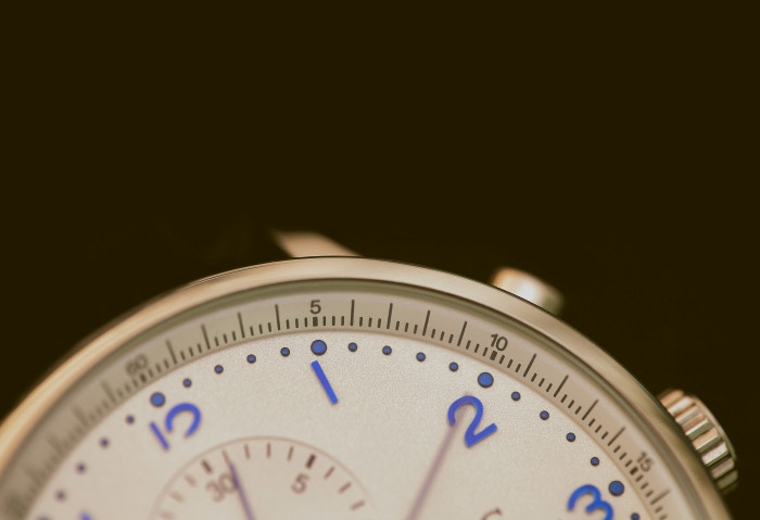 Photo by Agê Barros (https://unsplash.com/@agebarros) on Unsplash (https://unsplash.com/photos/closeup-photo-of-gray-chronograph-watch-Yx1ZkifiHto)