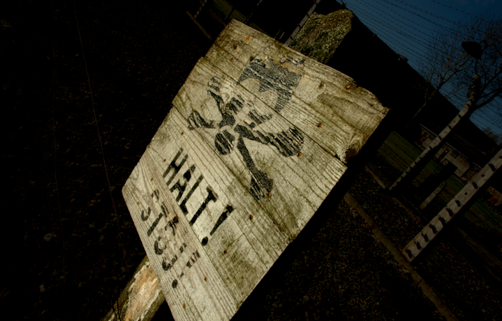 Halt - Auschwitz