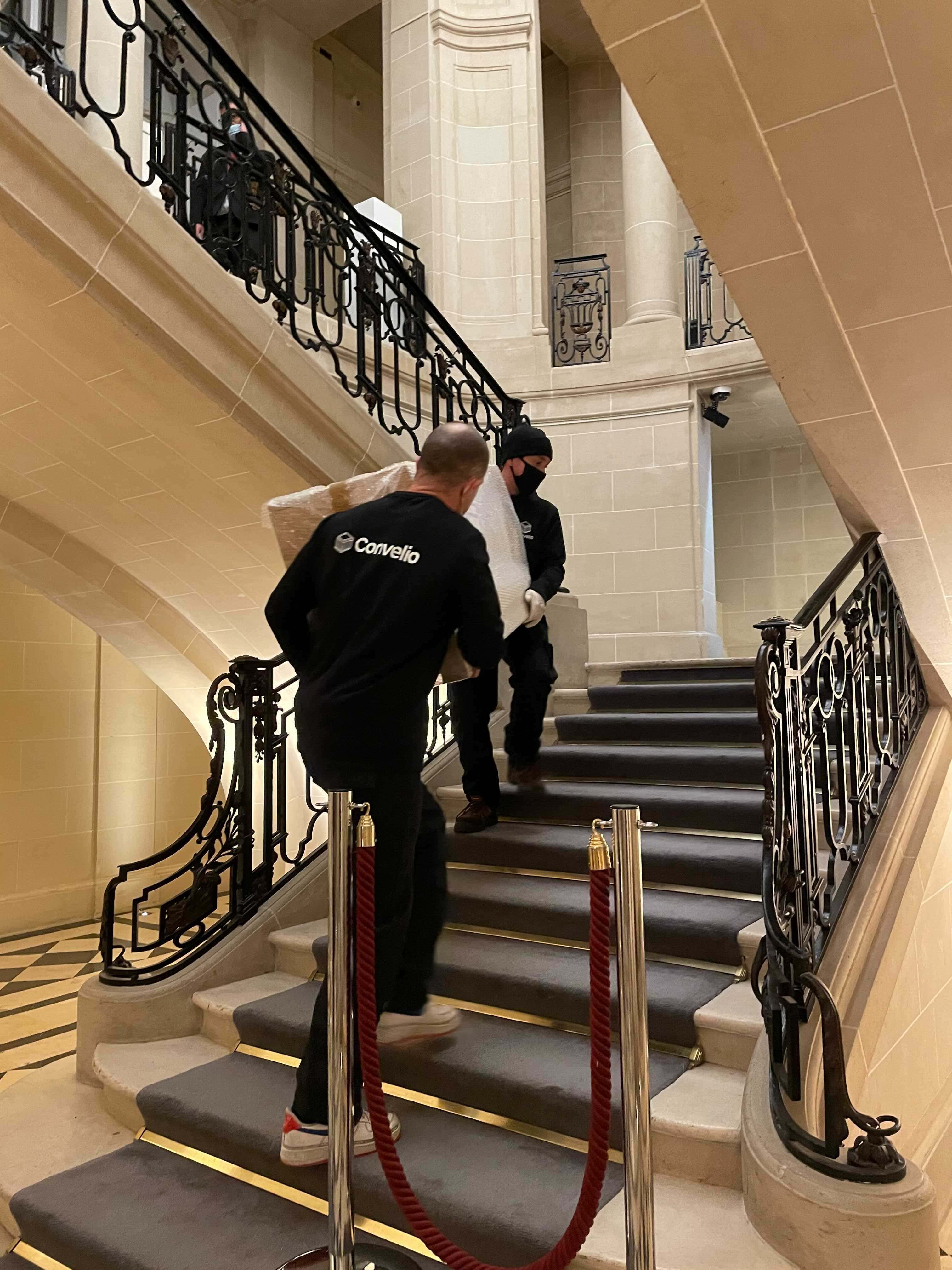 Convelio - White glove photo