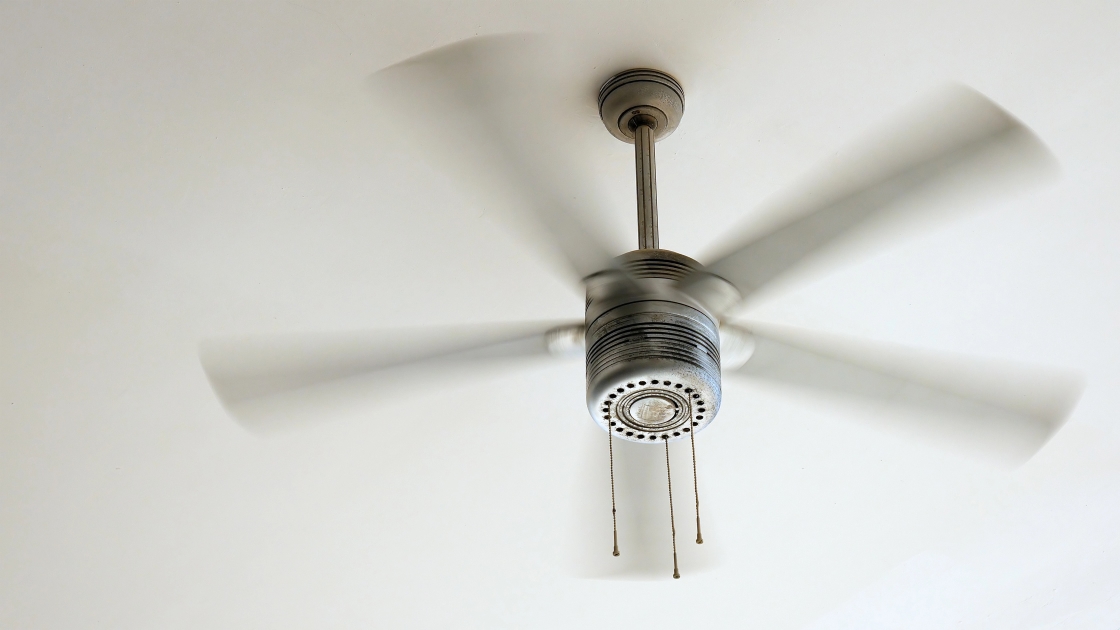 Which Way Should My Ceiling Fan Turn During Summer?