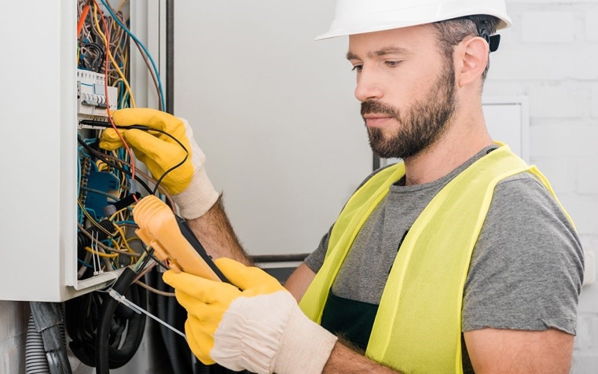 5 Differences between Residential and Commercial Electrical Contractors